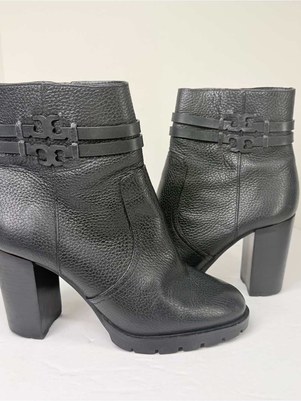 Tory Burch Black Pebbled Leather Lug Sole Ankle Boots Women’s sz 8.5